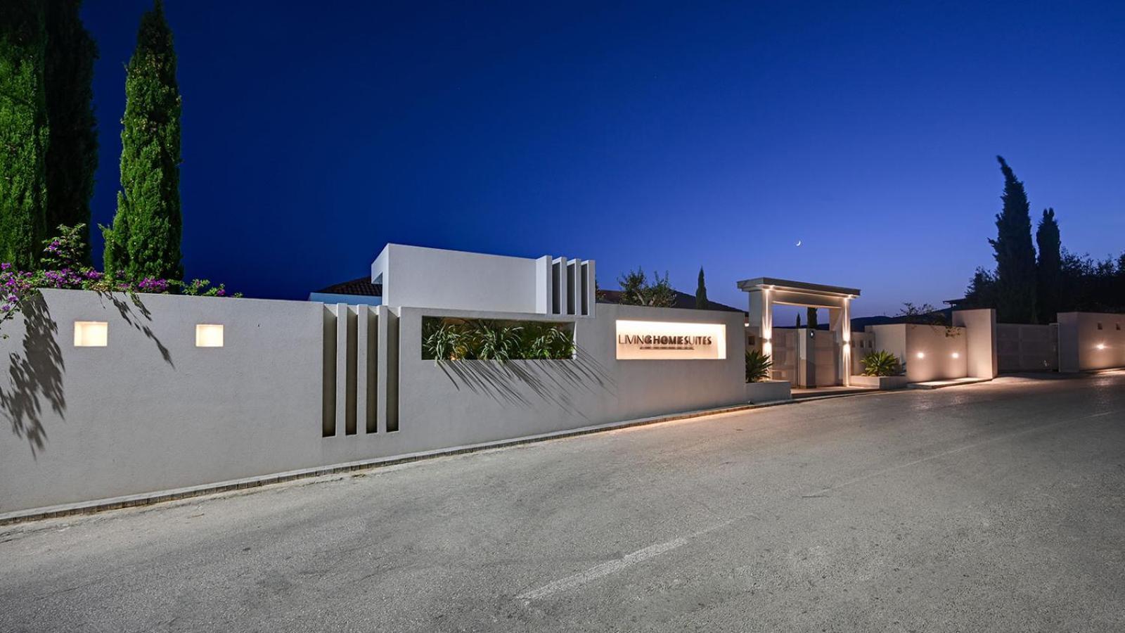 Livinghome Suites 帕尔加 外观 照片